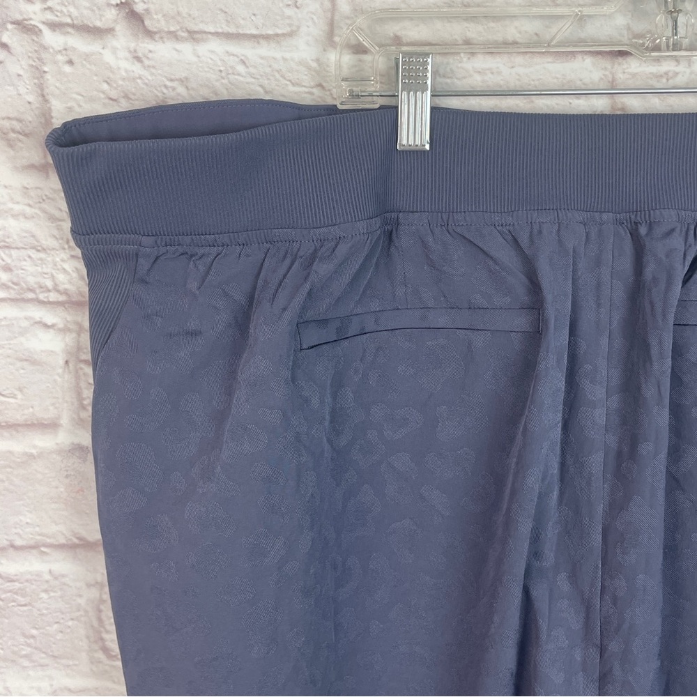 Athleta Brooklyn Textured Leopard Ankle Purple Pant Size 24 New! - Picture 5 of 7